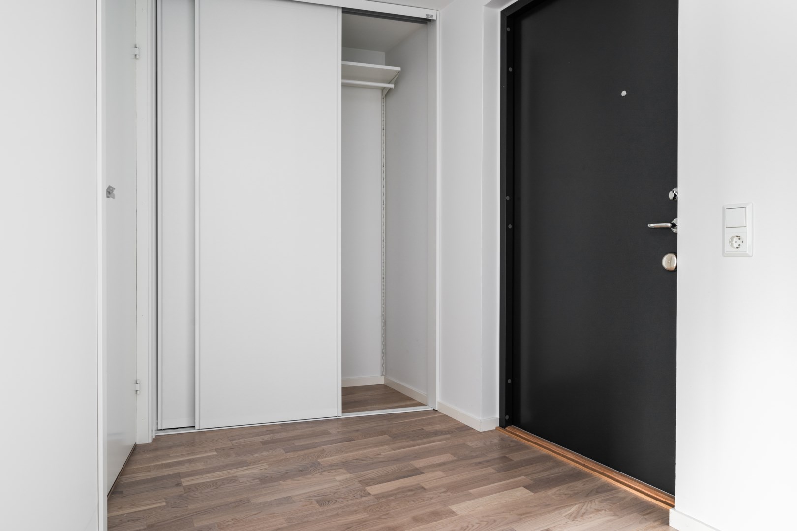 Bostadsbild från Slalomvägen 12, Till salu i Väsjön, Sollentuna