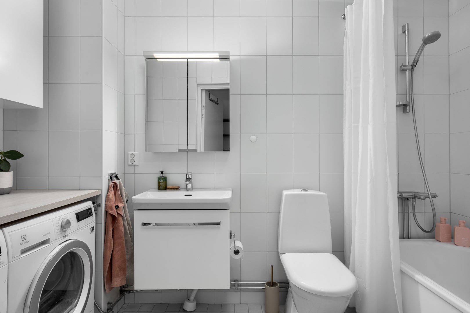 Bostadsbild från Hedenströms väg 11, 3tr, Såld i Tollare, Nacka