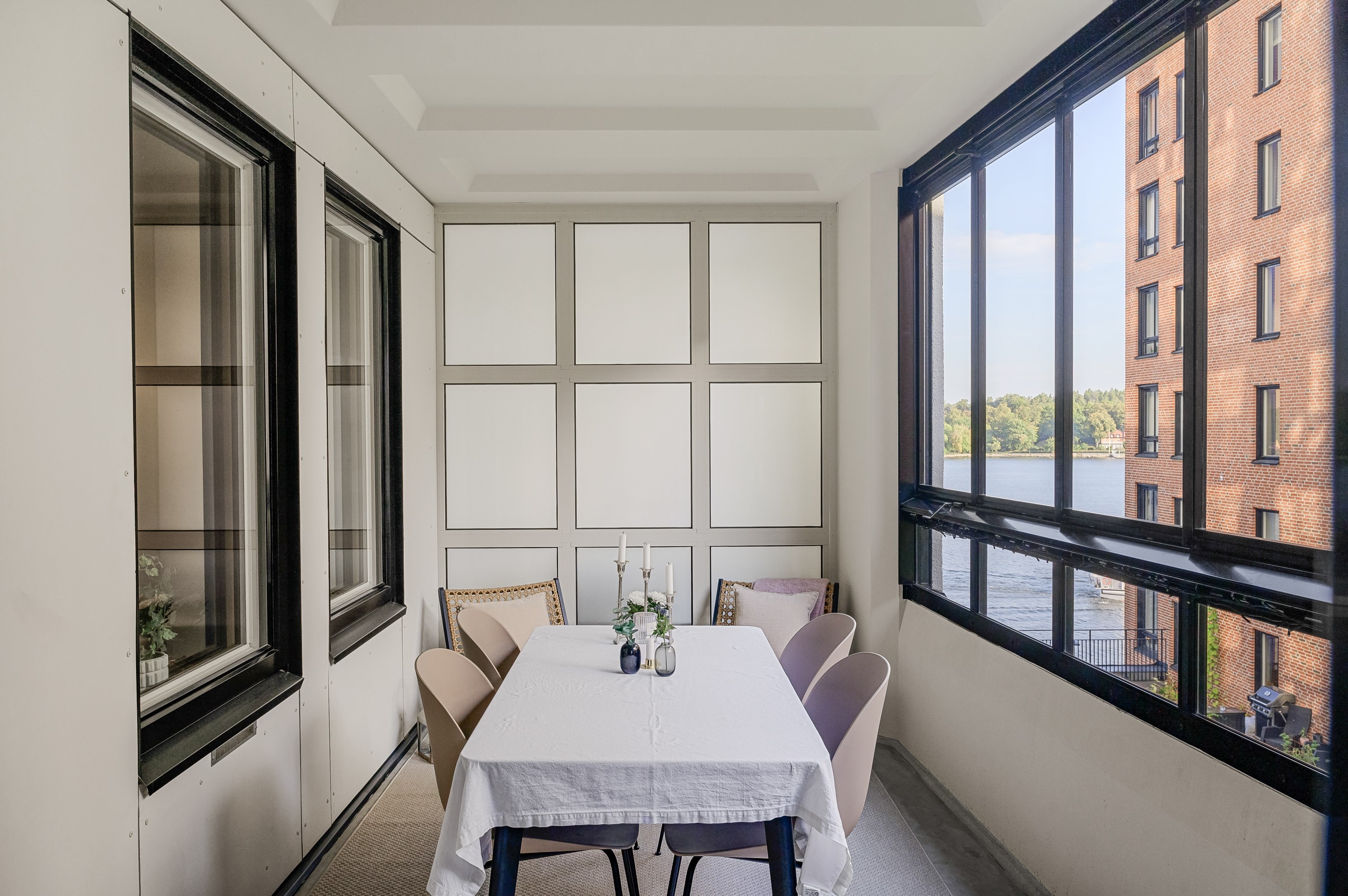 Balkongen fungerar som en extra rum under merparten av året.