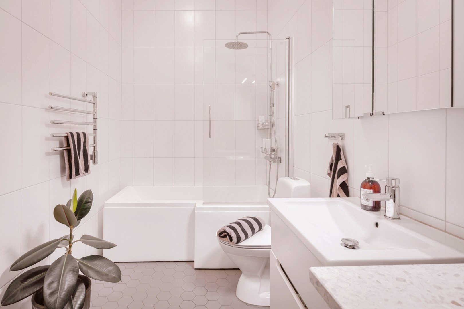 Bostadsbild från Tollareslingan 24, 9tr, Såld i Tollare, Nacka