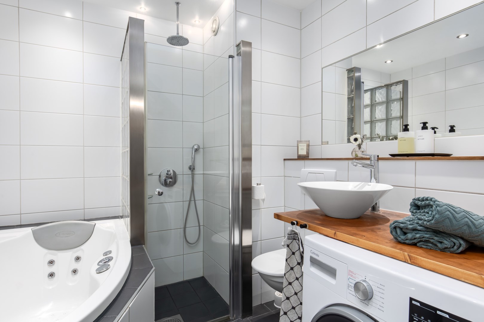 Bostadsbild från Järla Gårdsväg 33, Såld i Järla sjö, Nacka