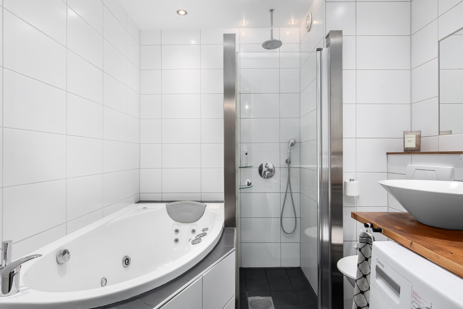 Bostadsbild från Järla Gårdsväg 33, Såld i Järla sjö, Nacka