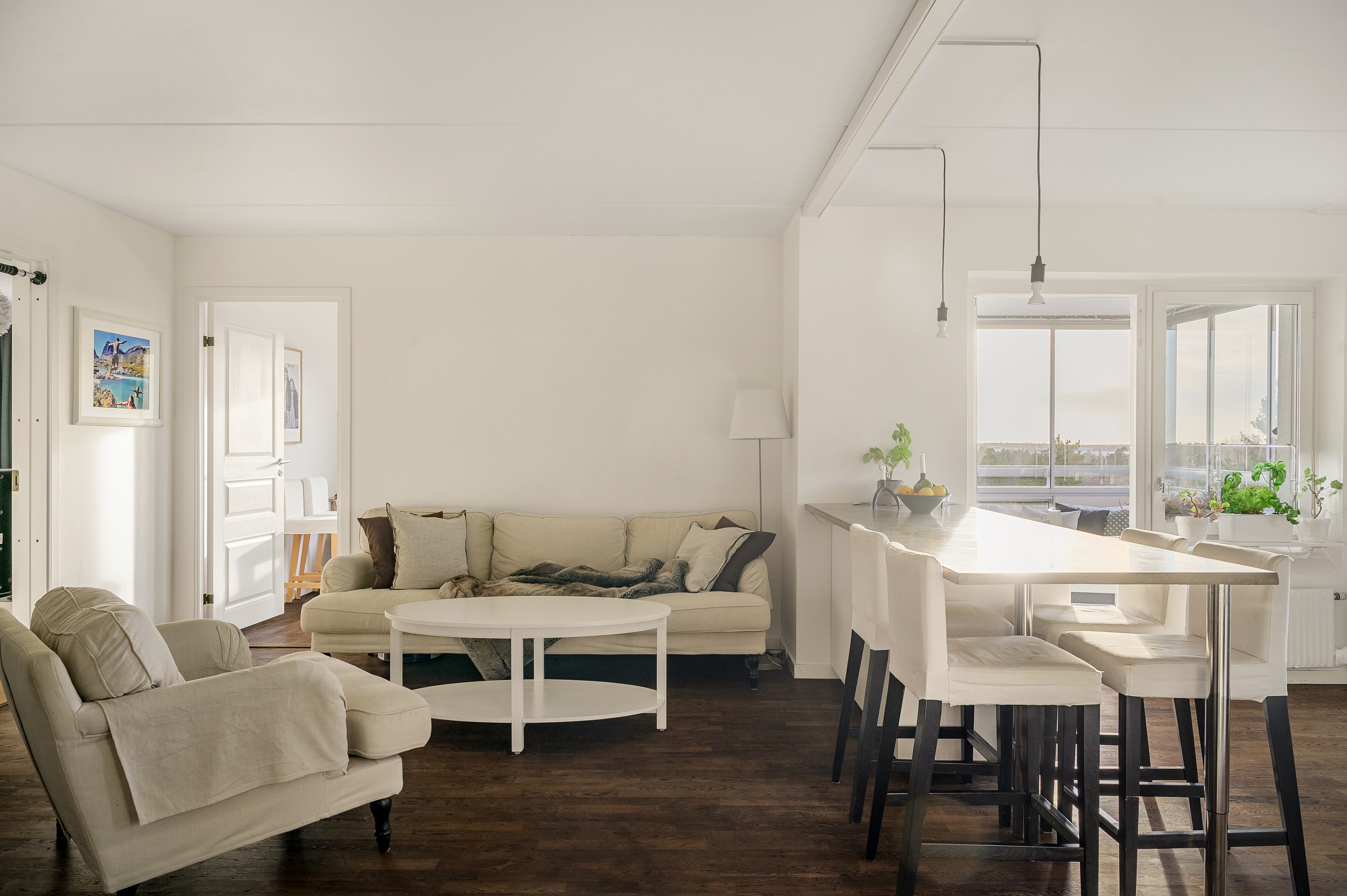 Köksön fungerar som en naturlig avdelare.