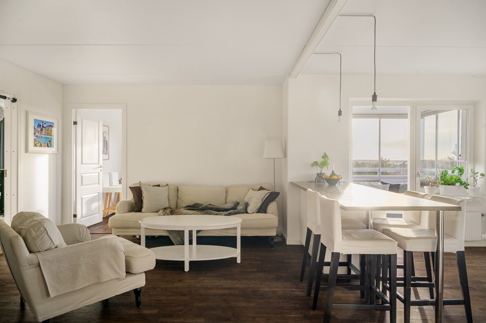 Köksön fungerar som en naturlig avdelare.