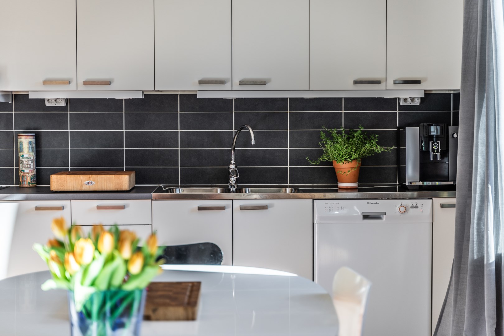 Bostadsbild från Melongatan 10, Såld i Hässelby Strand, Stockholm