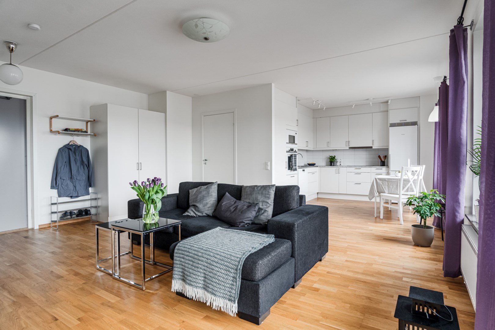 Bostadsbild från Råbyvägen 82, Såld i Kapellgärdet, Uppsala