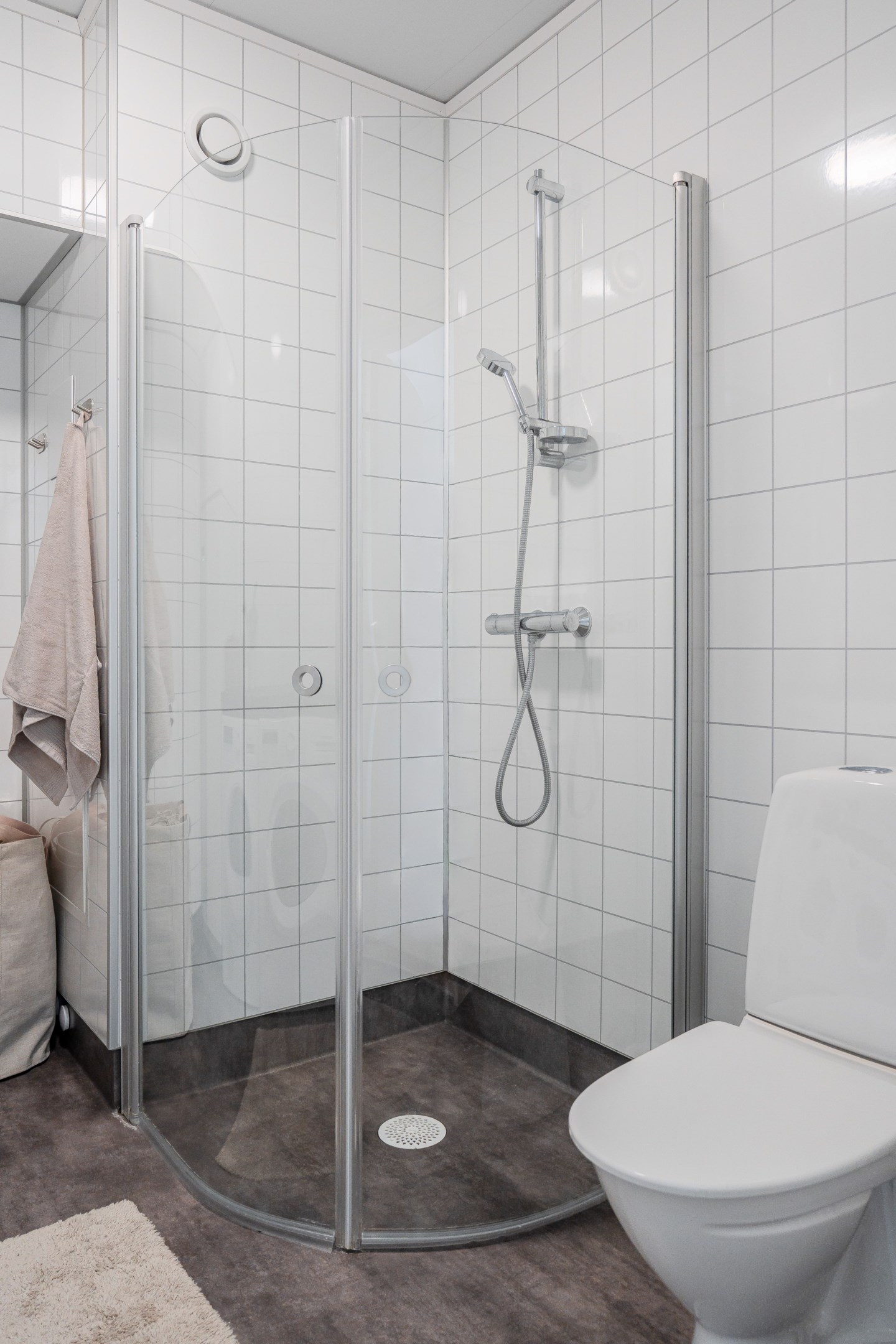 Bostadsbild från Poppelbladsvägen 13A, Till salu i Skölsta, Uppsala