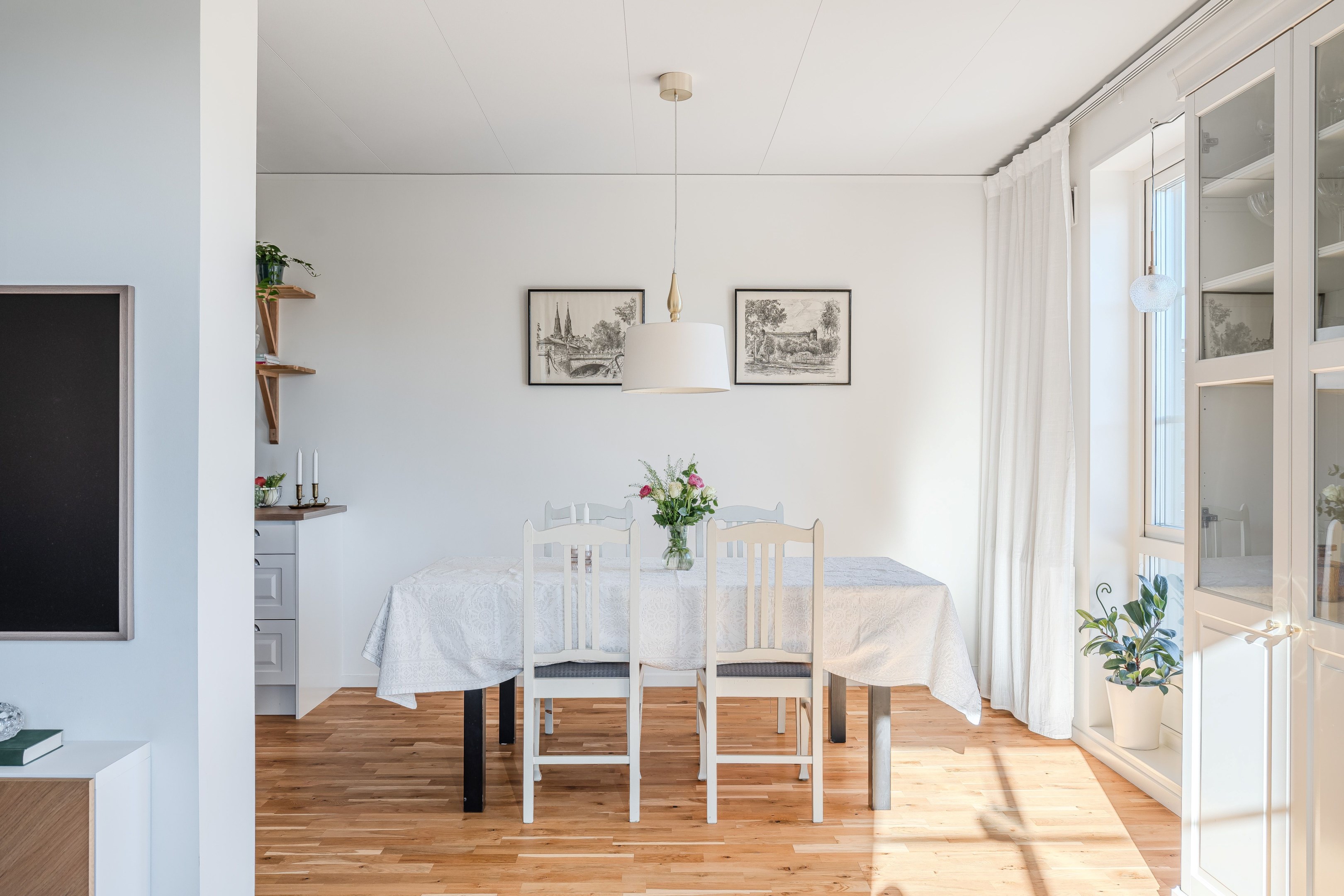Bostadsbild från Poppelbladsvägen 13A, Till salu i Skölsta, Uppsala