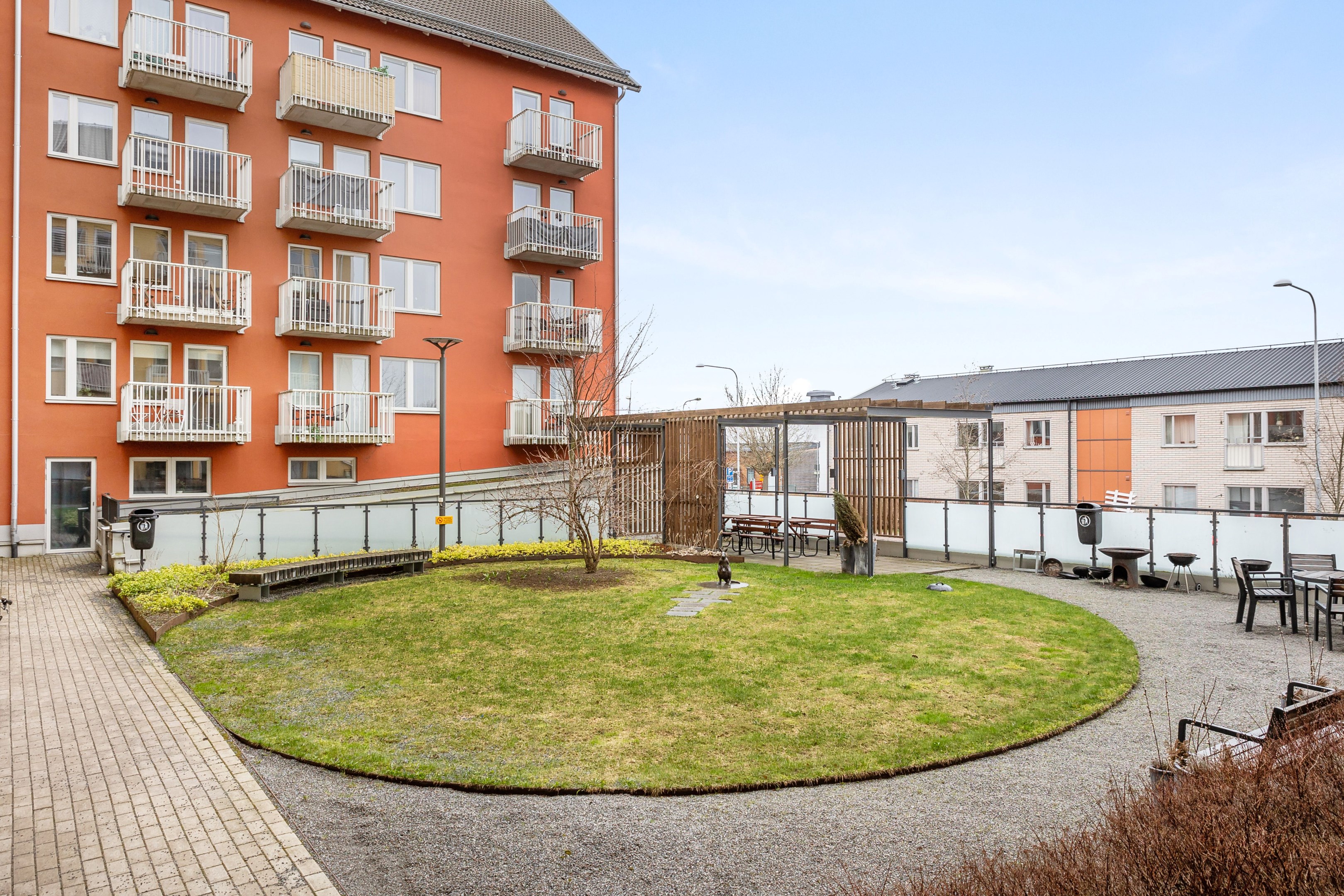 Bostadsbild från Råbyvägen 72, Såld i Kapellgärdet, Uppsala