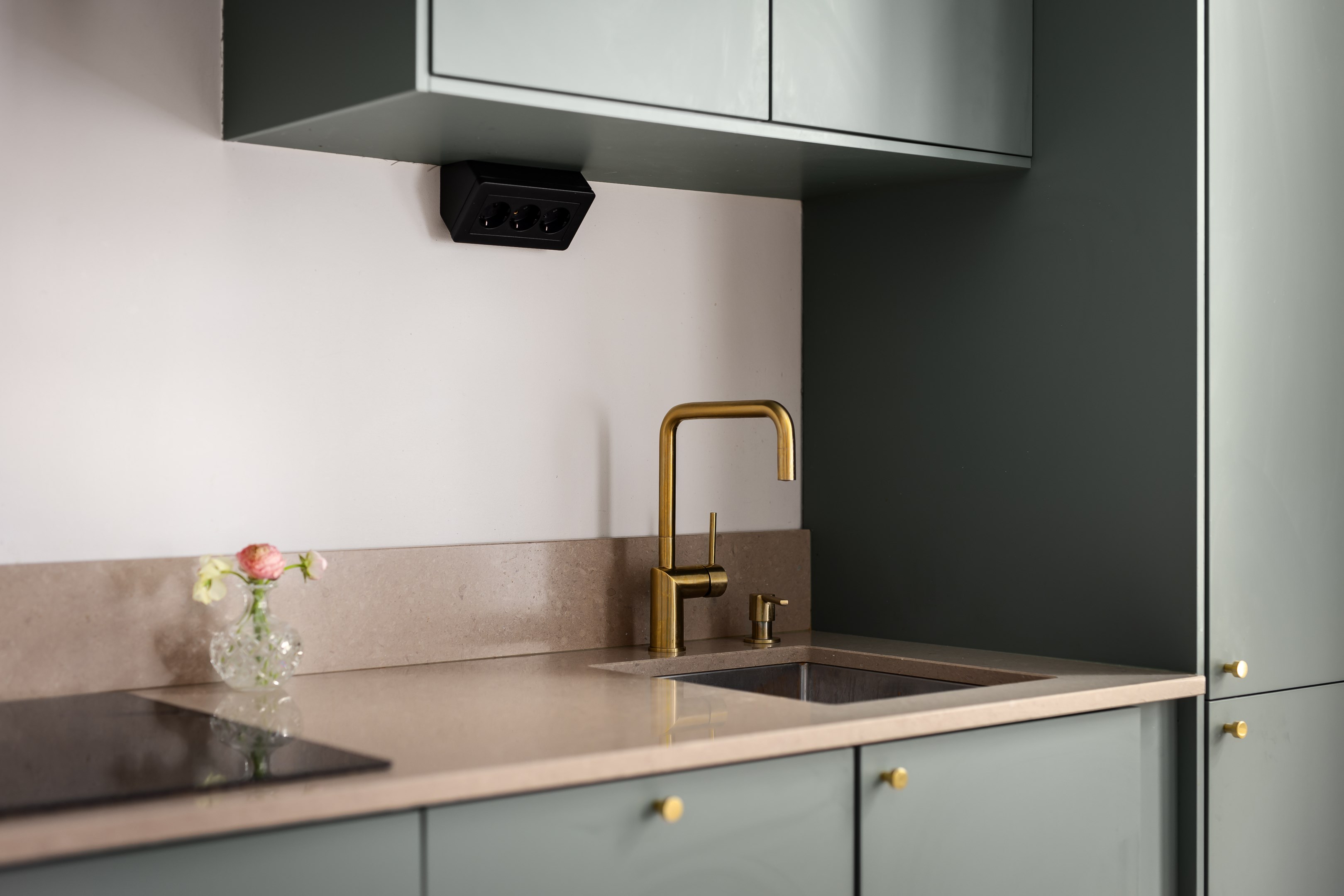 Bostadsbild från Tomtebogatan 13, bv ög, Såld i Vasastan - Birkastan, Stockholm