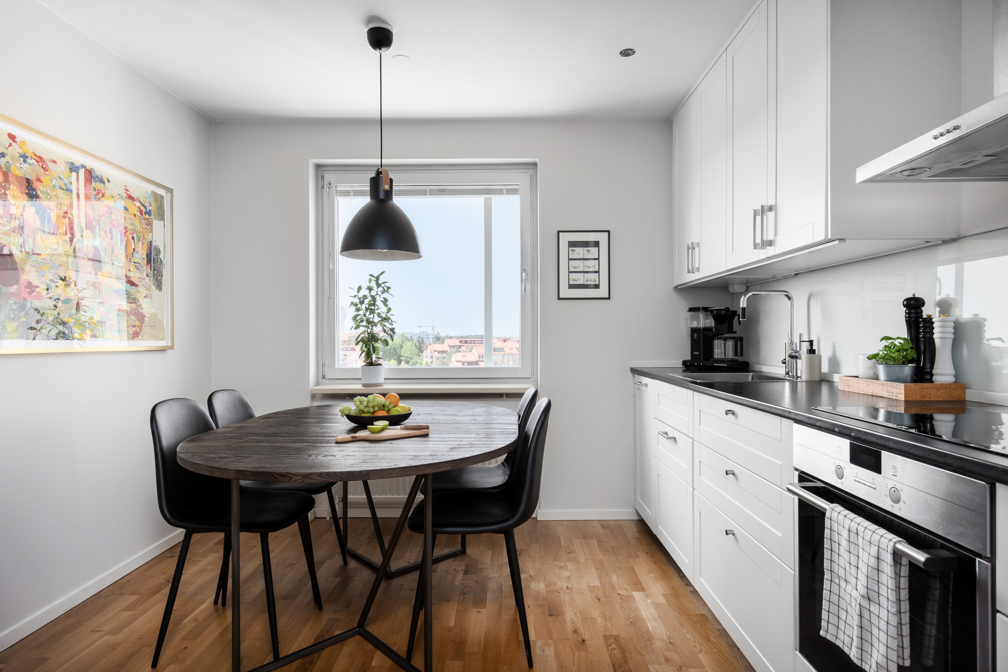 Bostadsbild från Per Hallströms Väg 2, vån 11, Till salu i Skogalund, Nacka