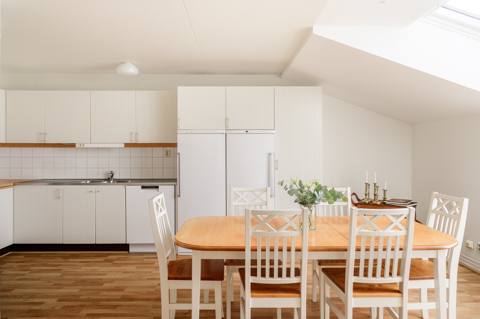 Luftig matplats med plats för större sällskap.