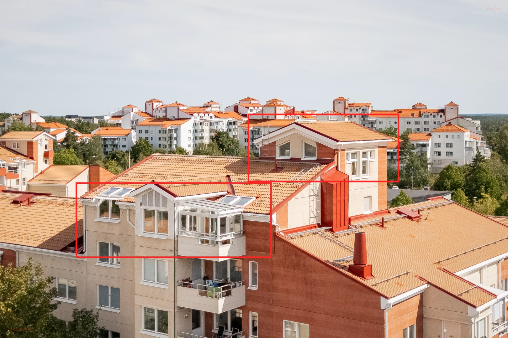 Lägenheten i vinkel från sjösidan.