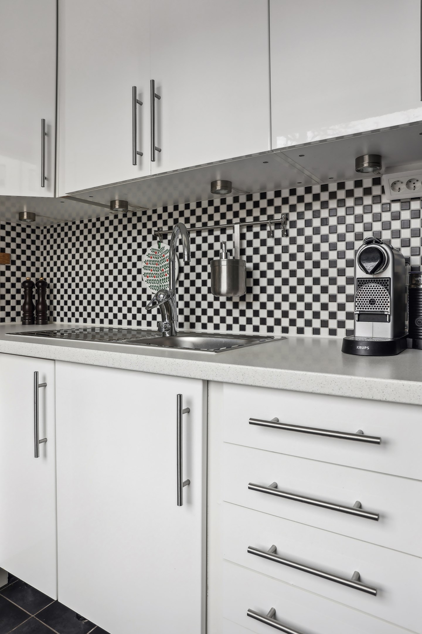 Bostadsbild från Sköndalsvägen 106, Såld i Skarpnäck, Stockholm