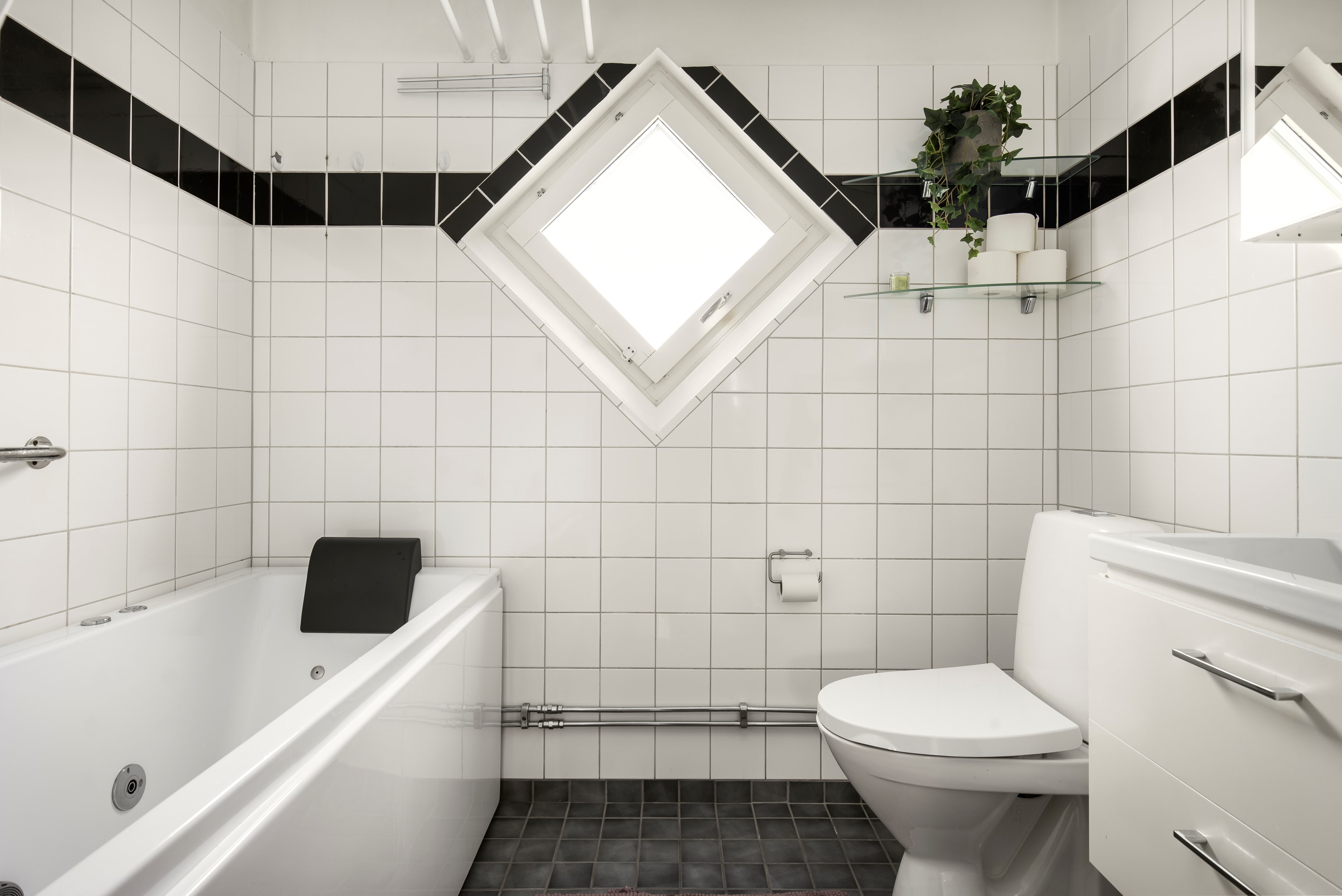 Bostadsbild från Ängsbacken 1, Såld i Björknäs, Nacka