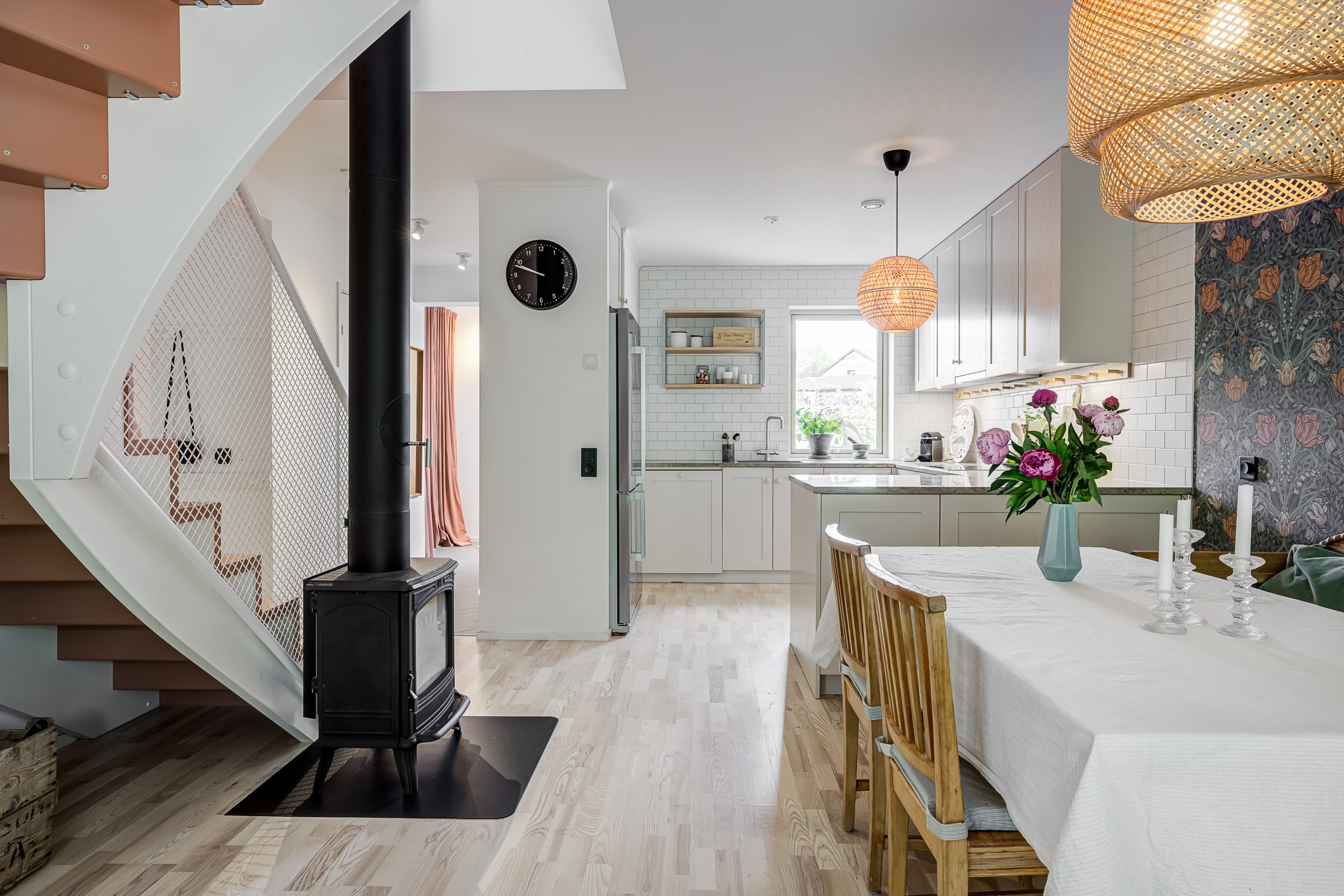 Bostadsbild från Vikvägen 60, Såld i Vårdsätra, Uppsala