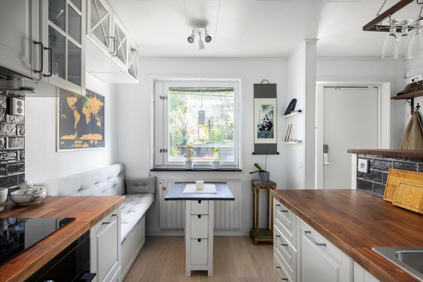 Bostadsbild från Hovvägen 38B, Såld i Hästhagen, Värmdö