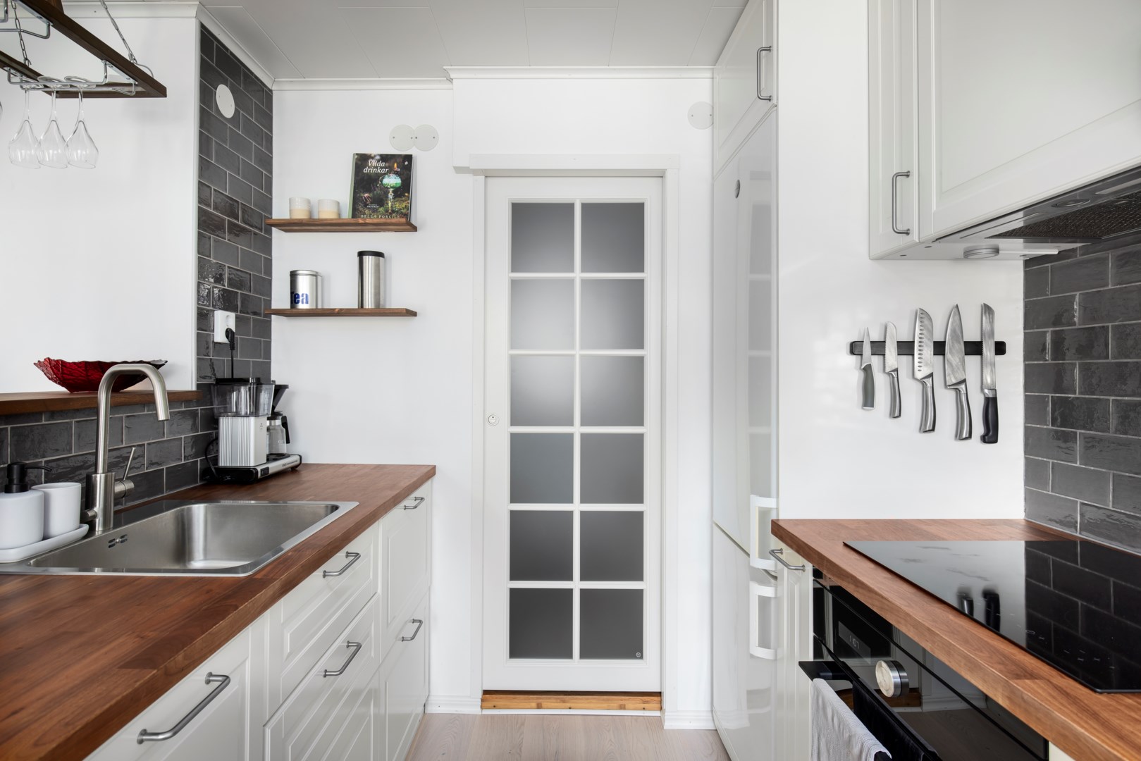 Bostadsbild från Hovvägen 38B, Såld i Hästhagen, Värmdö