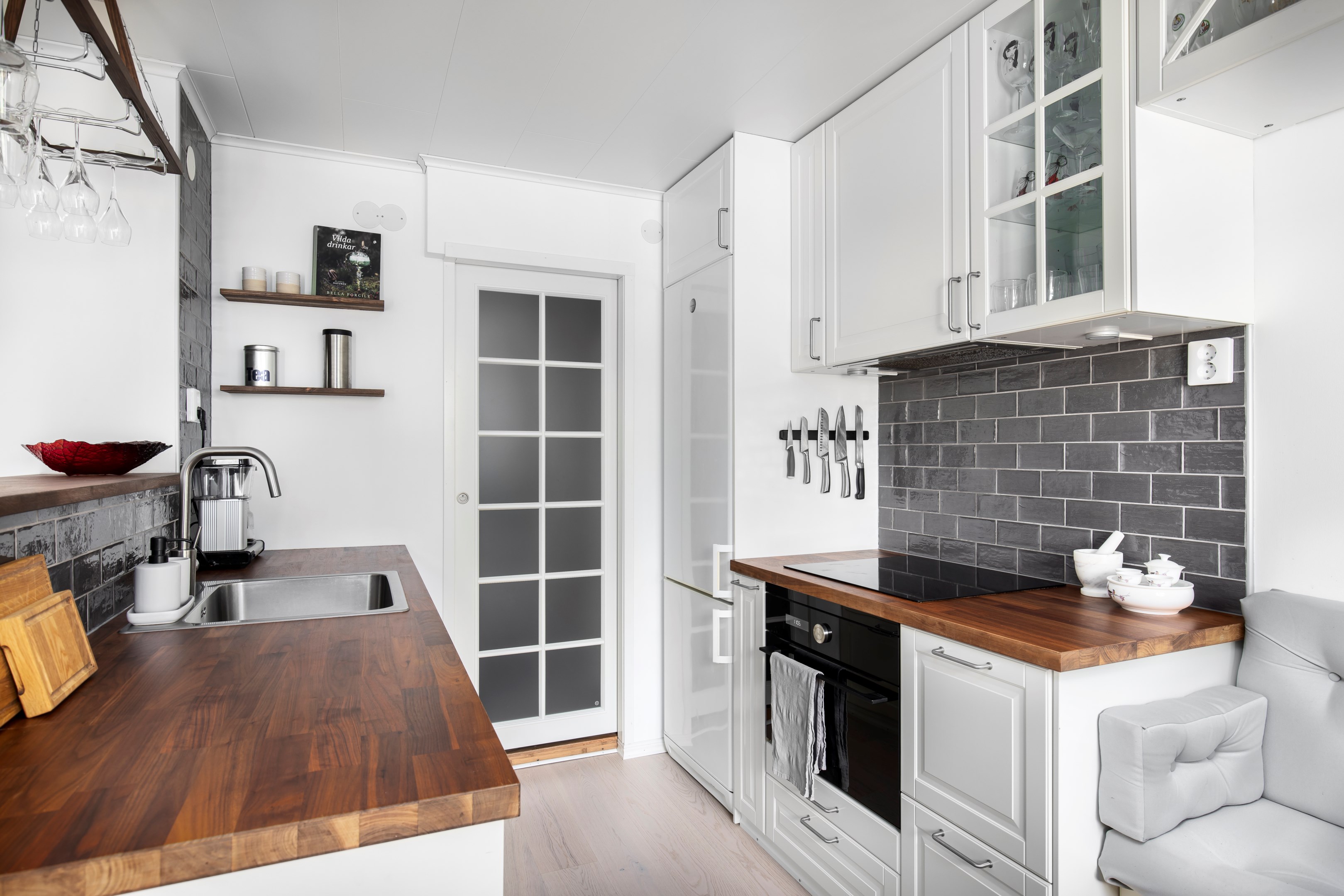 Bostadsbild från Hovvägen 38B, Såld i Hästhagen, Värmdö