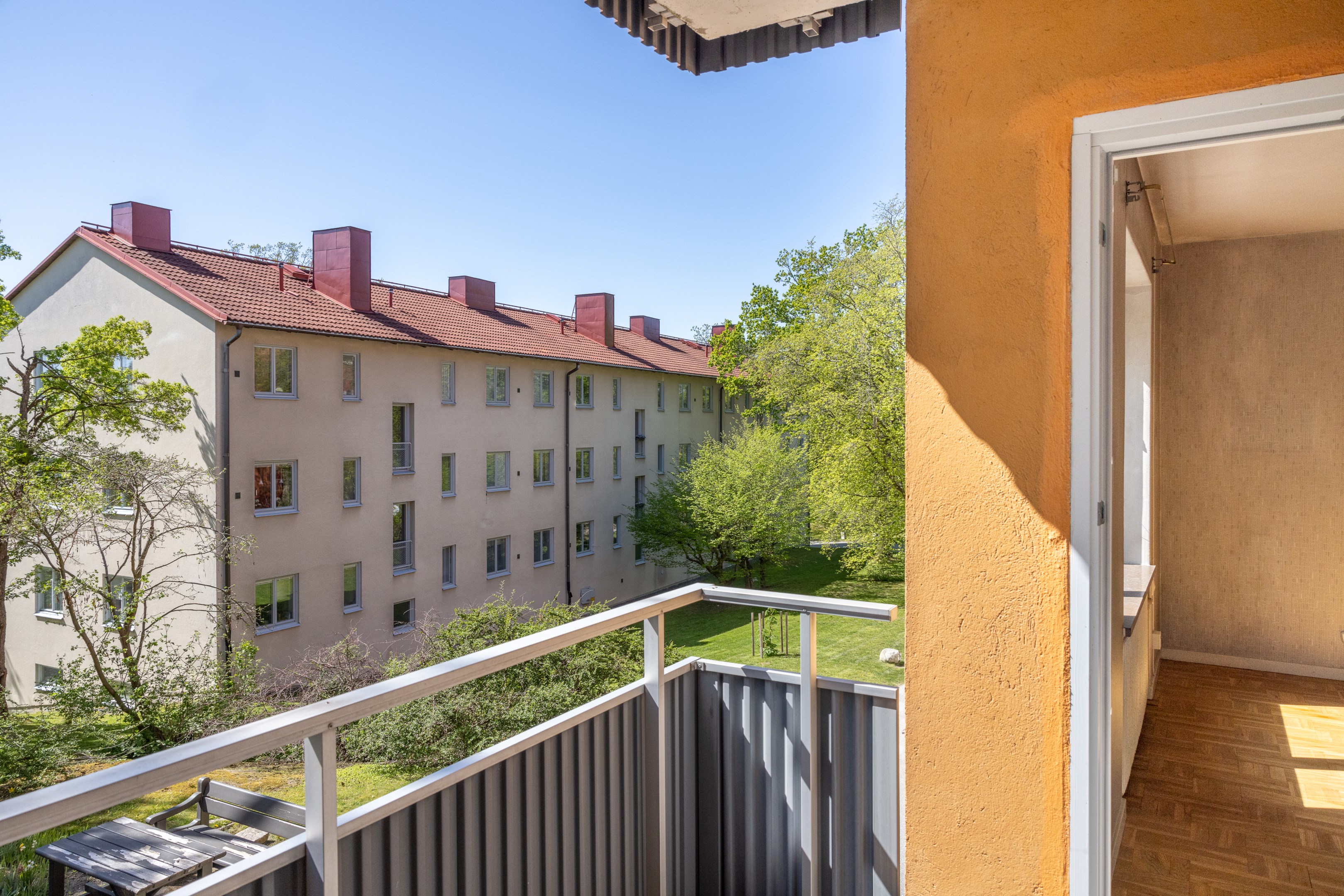 Balkongen i vinkel mot väster