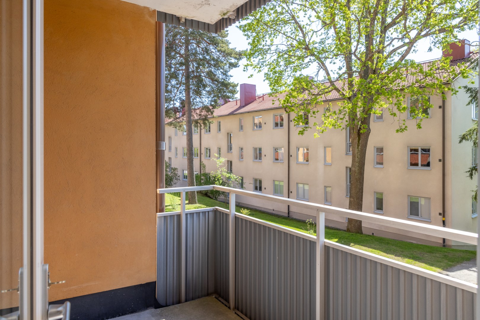 Balkongen i vinkel mot söder