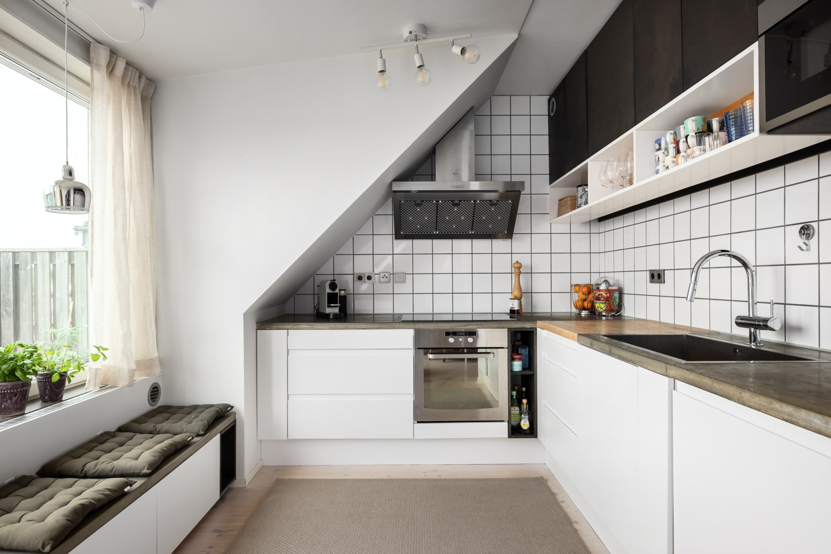 Bostadsbild från Järla Gårdsväg 11, Vindslägenhet, Såld i Järla sjö, Nacka