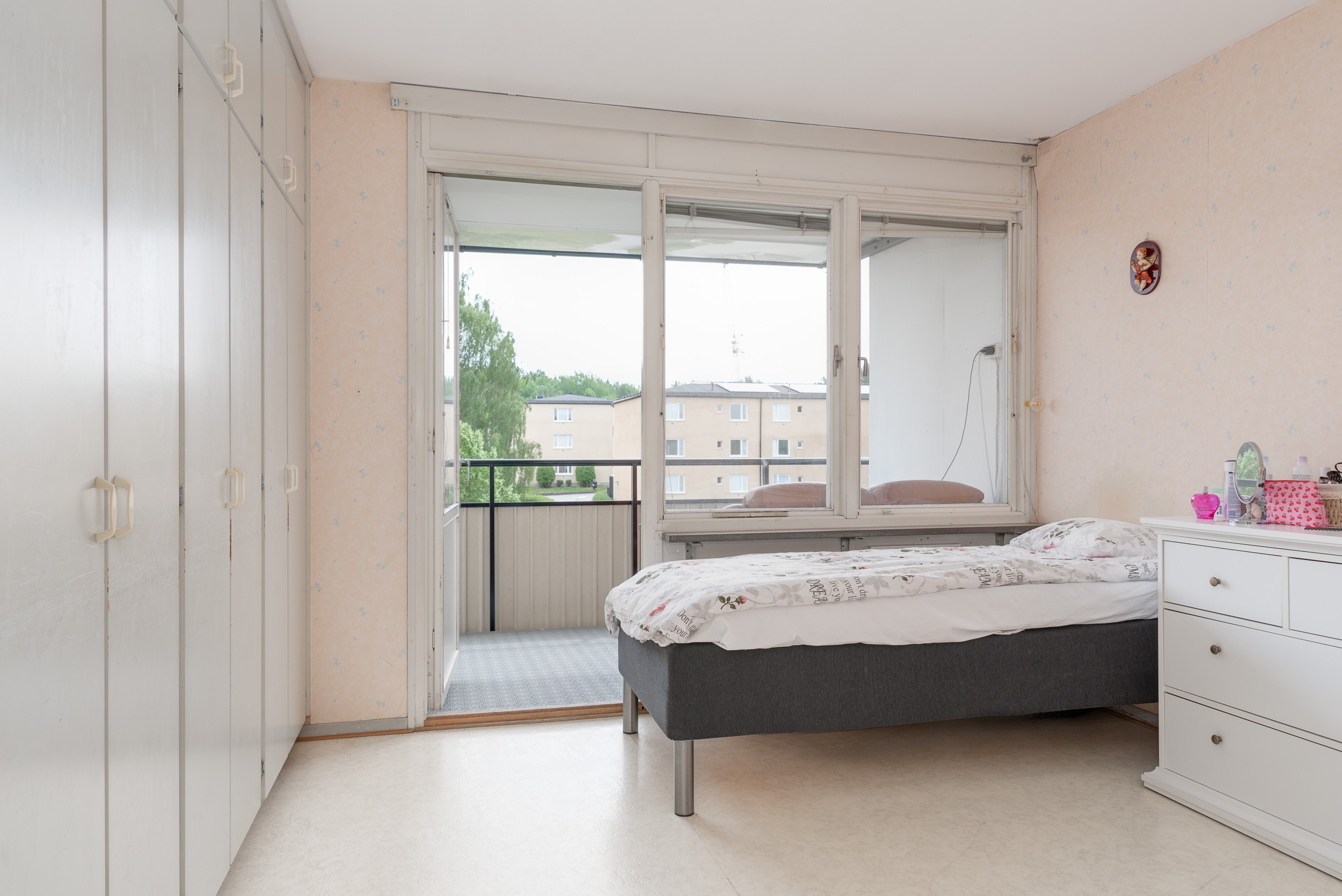 Bostadsbild från Kungsfågelgatan 33, Såld i Råby, Västerås