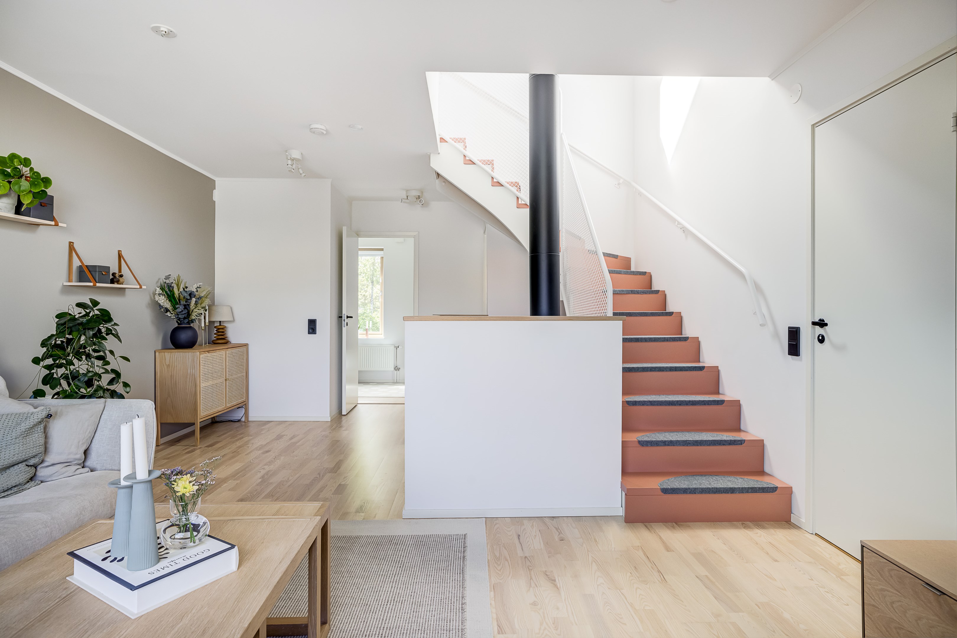 Bostadsbild från Vikvägen 28, Såld i Vårdsätra, Uppsala