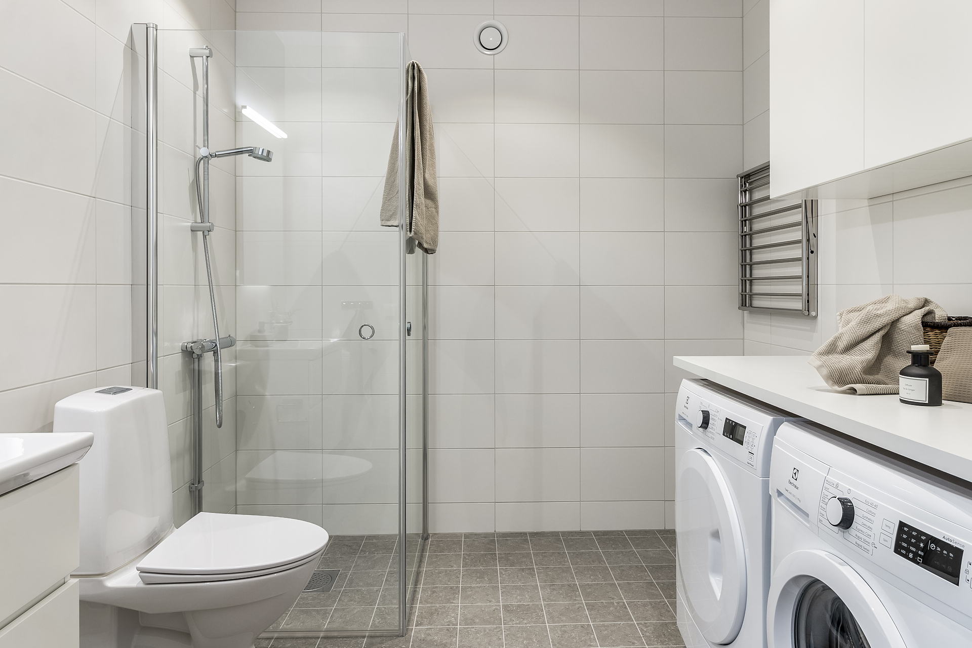 Bostadsbild från Tujagatan 10, Såld i Skiljebo, Västerås