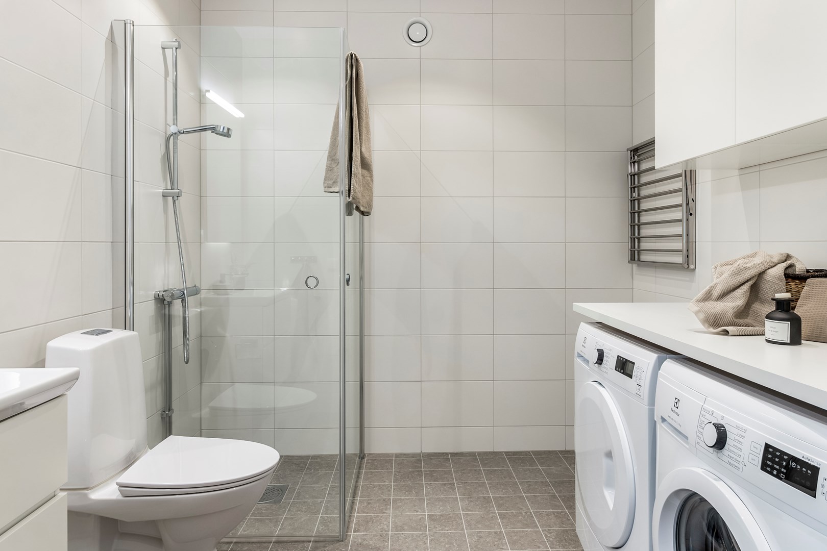 Bostadsbild från Tujagatan 10, Såld i Skiljebo, Västerås