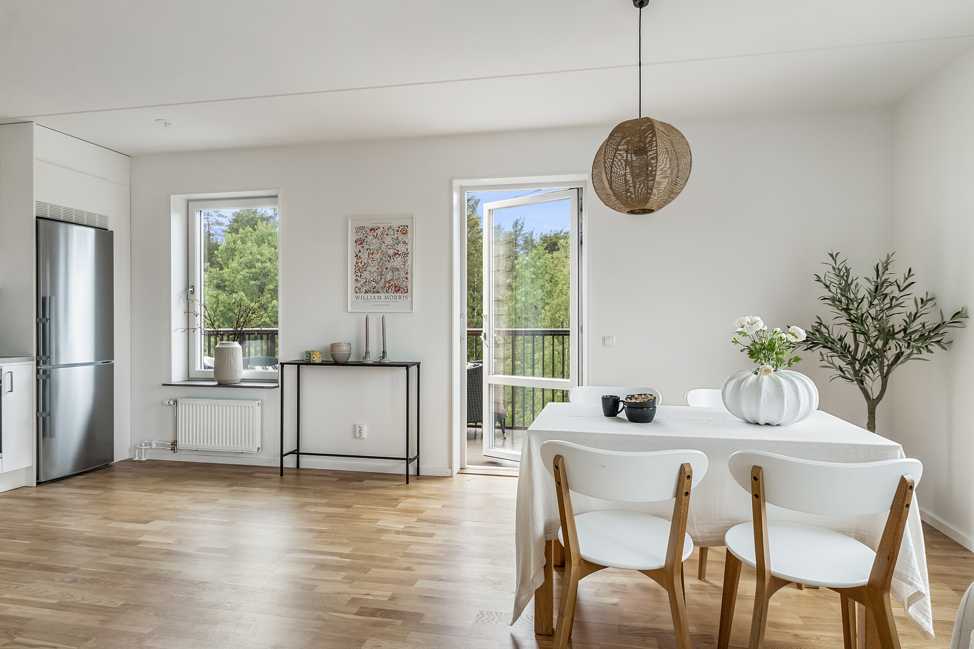 Bostadsbild från Tujagatan 10, Såld i Skiljebo, Västerås