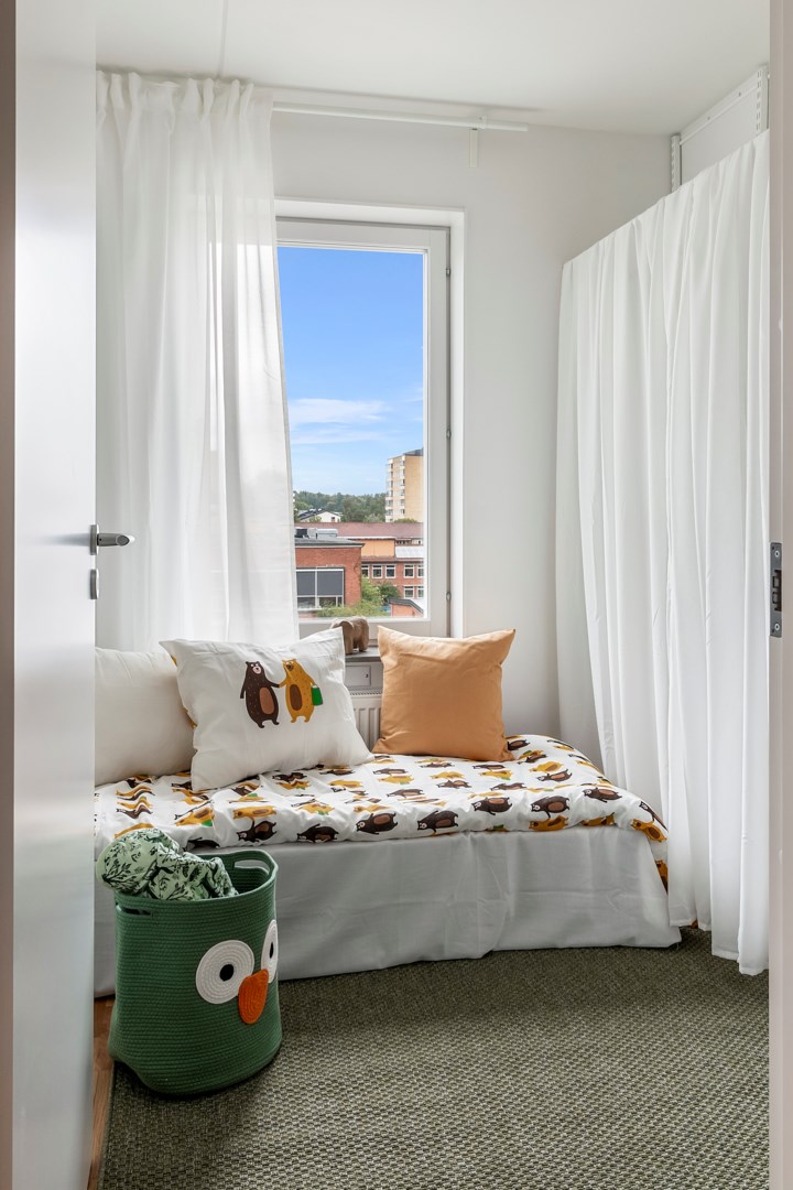 Bostadsbild från Tujagatan 10, Såld i Skiljebo, Västerås