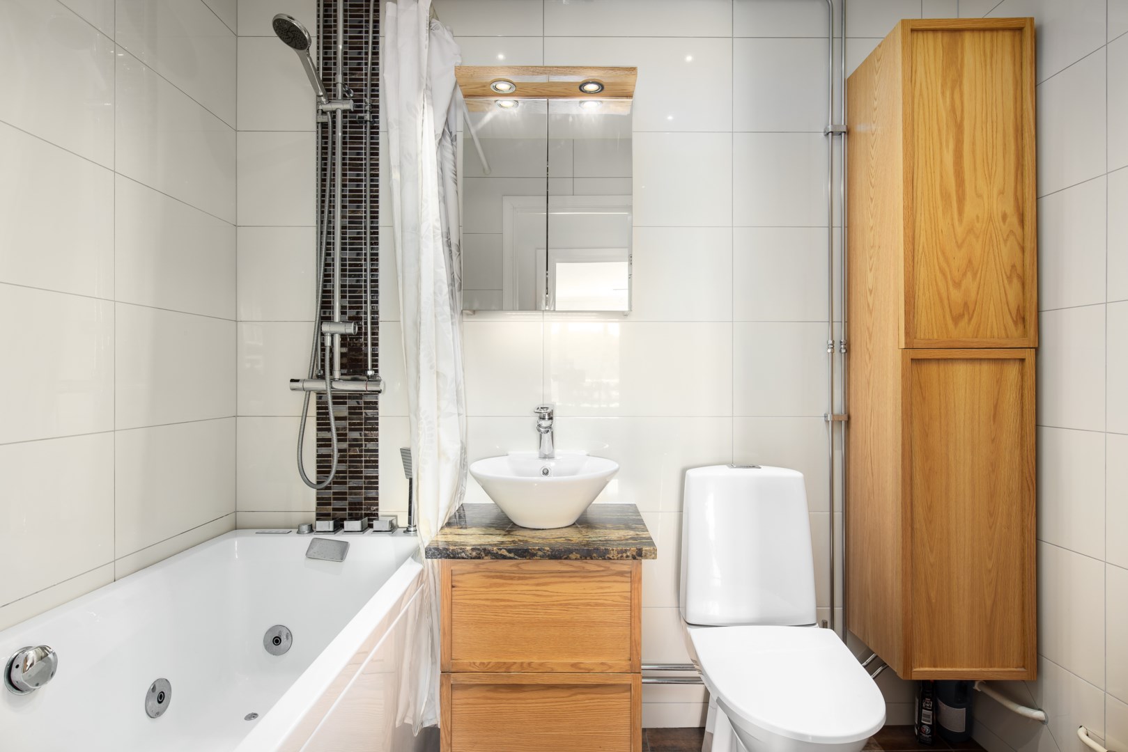 Bostadsbild från Meteorvägen 8, Såld i Grindtorp, Täby