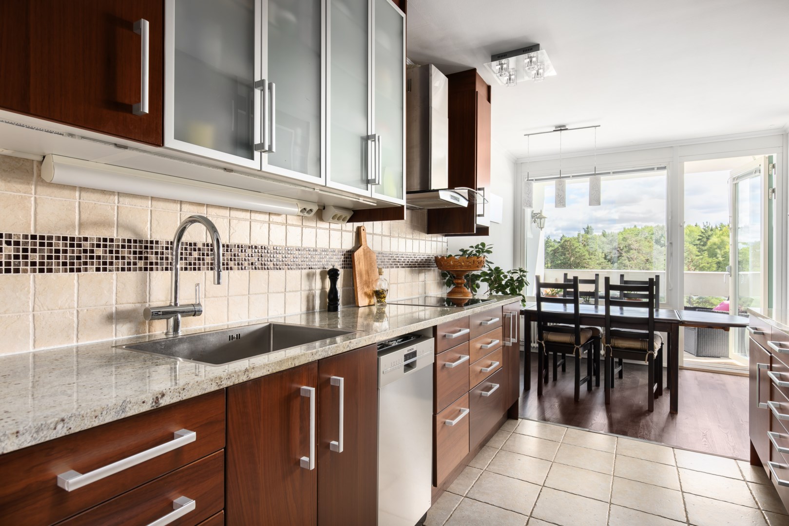 Bostadsbild från Meteorvägen 8, Såld i Grindtorp, Täby