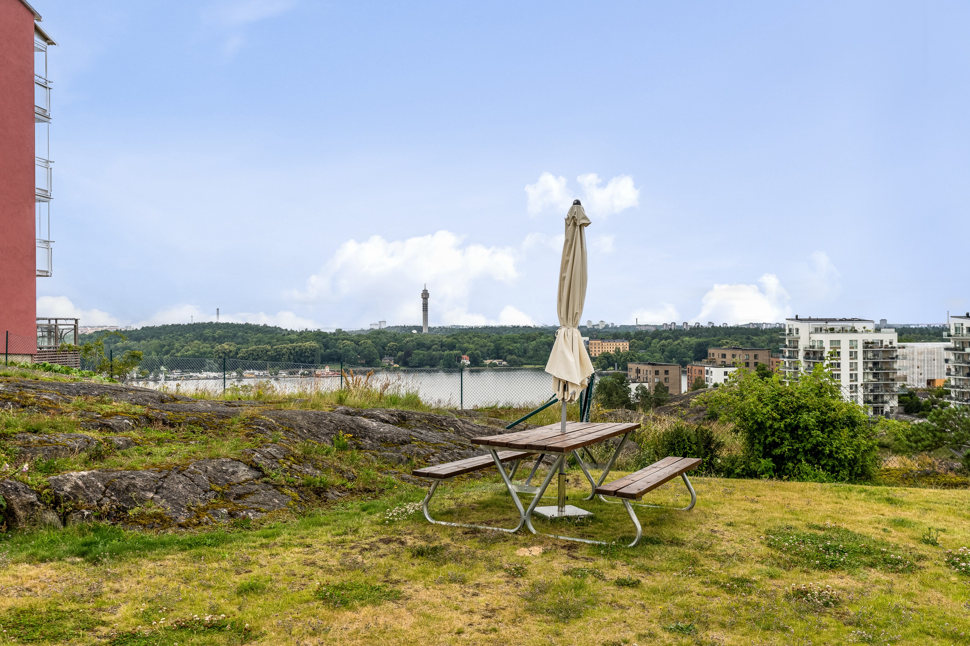 Bostadsbild från Finnbergsvägen 56, Såld i Finnberget, Nacka