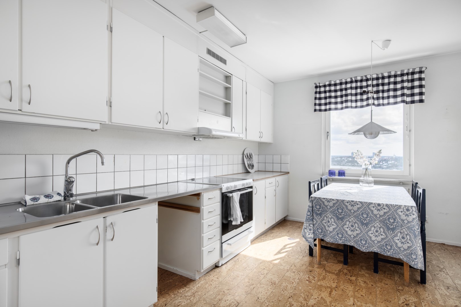 Bostadsbild från Lodvägen 12, 7tr, Såld i Edsberg, Sollentuna