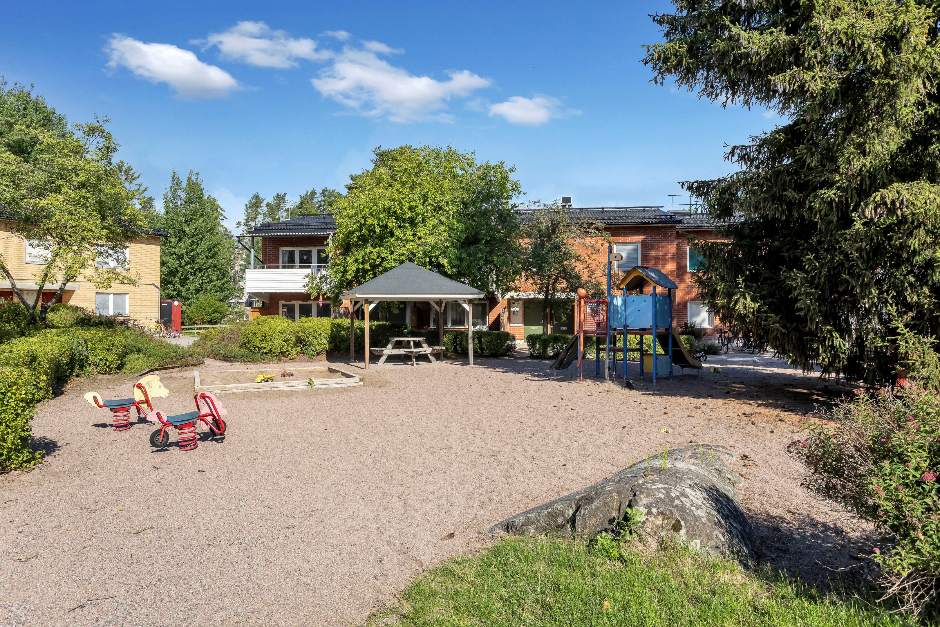 Bostadsbild från Cellovägen 102, Såld i Gottsunda, Uppsala