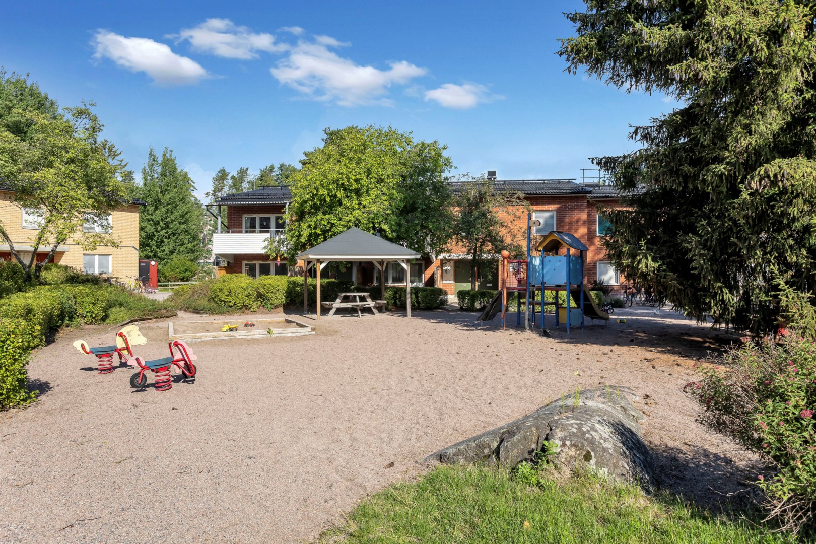 Bostadsbild från Cellovägen 102, Såld i Gottsunda, Uppsala