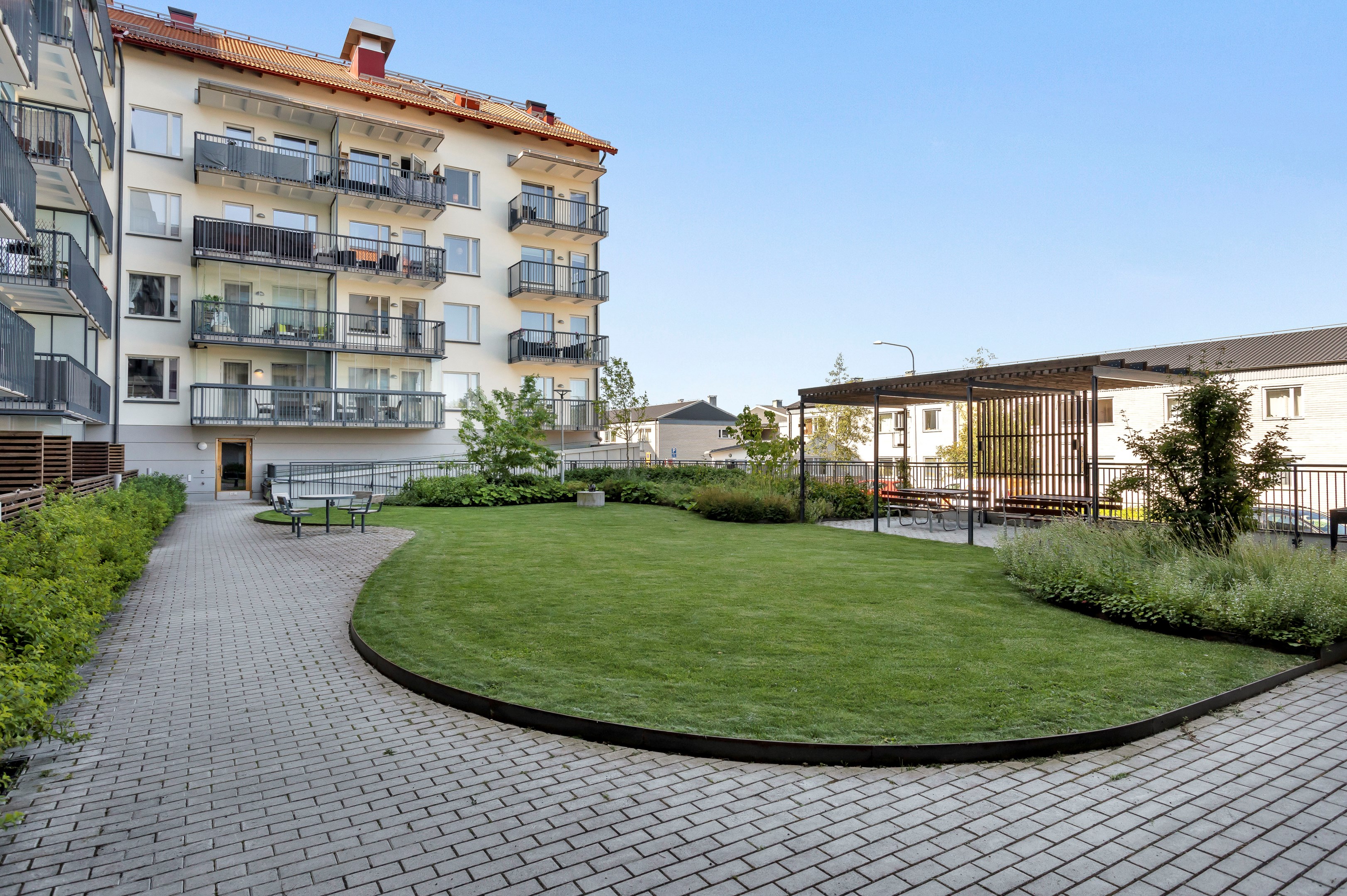 Bostadsbild från Råbyvägen 82, Såld i Kapellgärdet, Uppsala