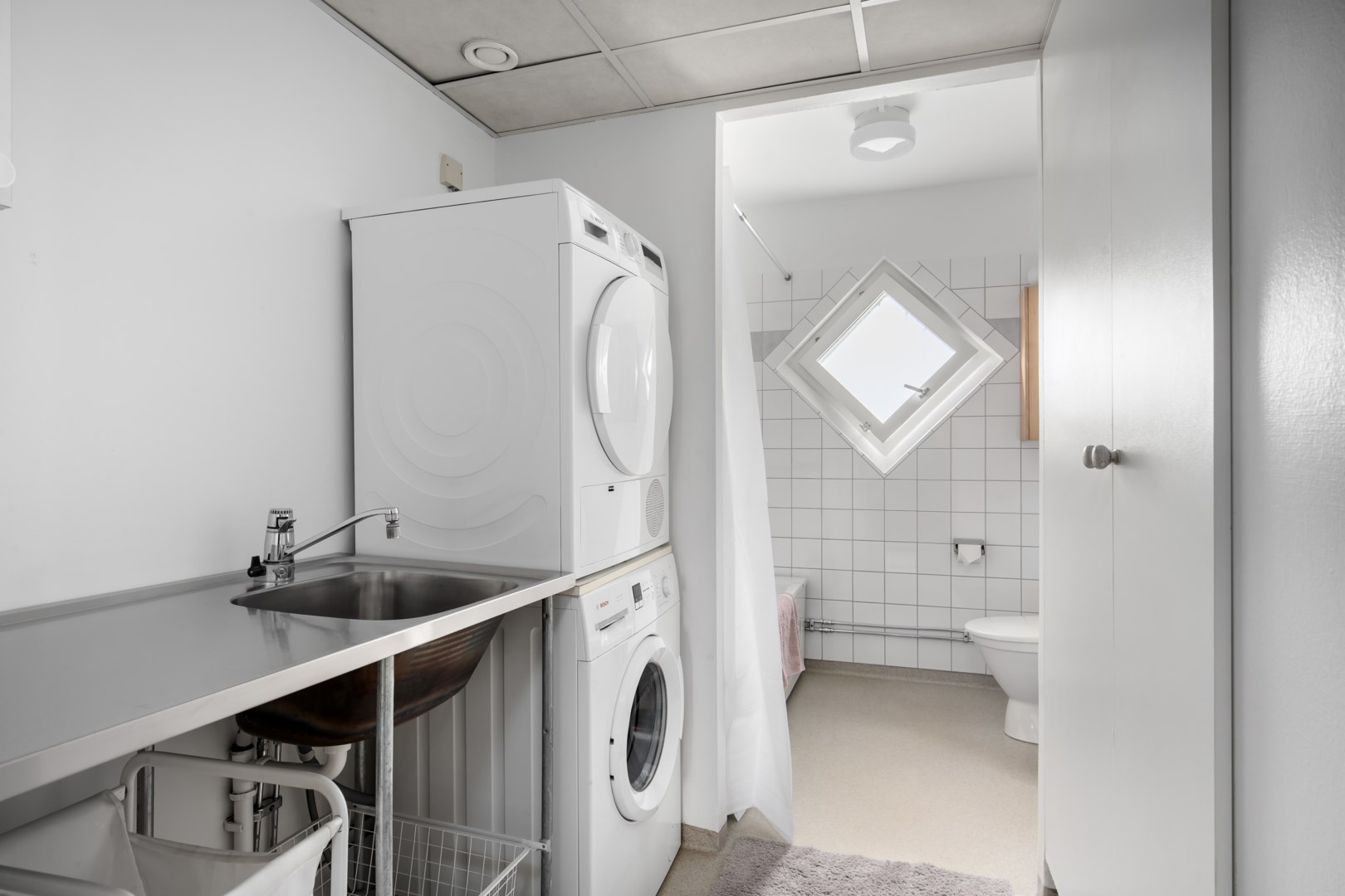 Bostadsbild från Ängsbacken 1, Såld i Björknäs, Nacka