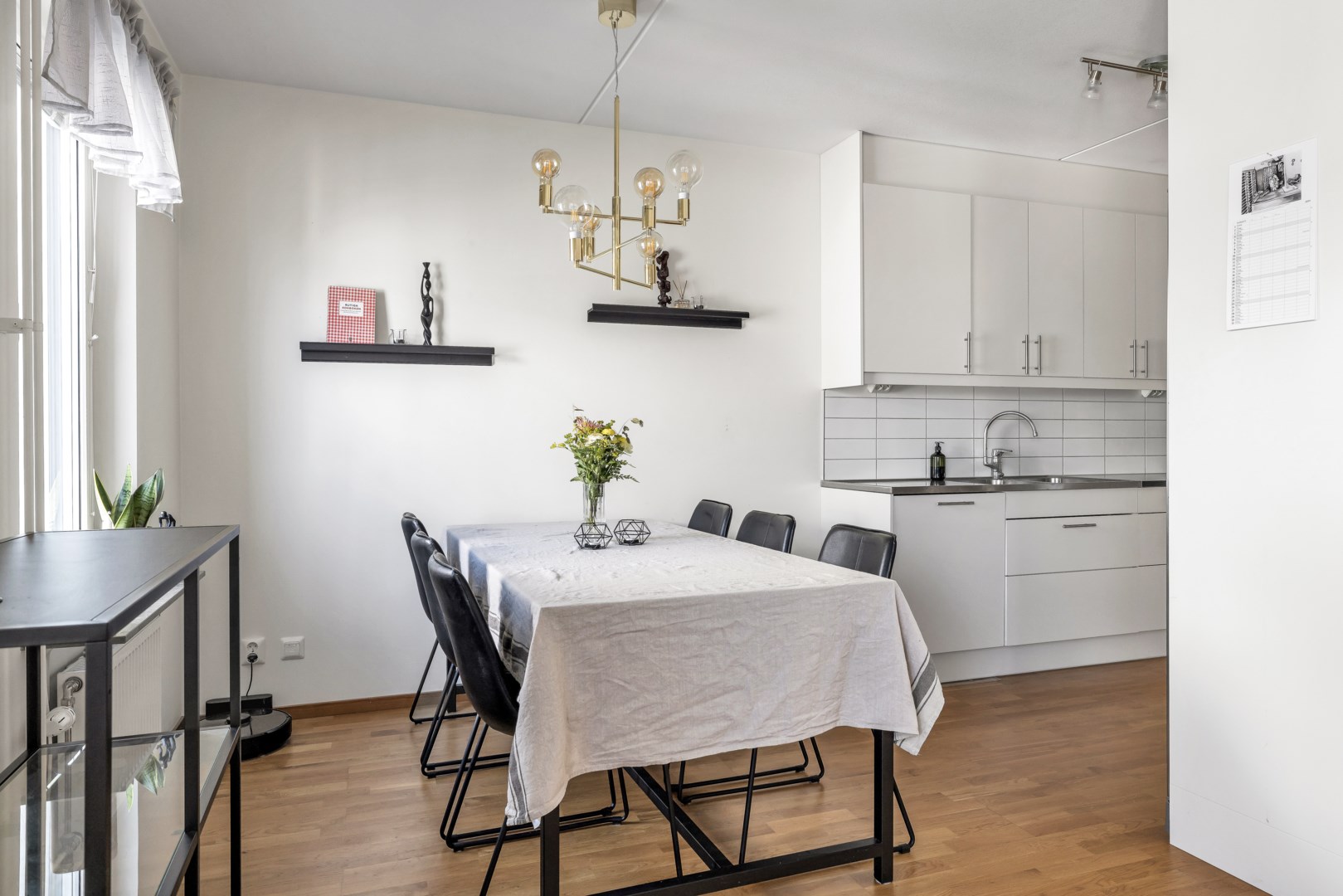 Bostadsbild från Råbyvägen 38, Såld i Kapellgärdet, Uppsala