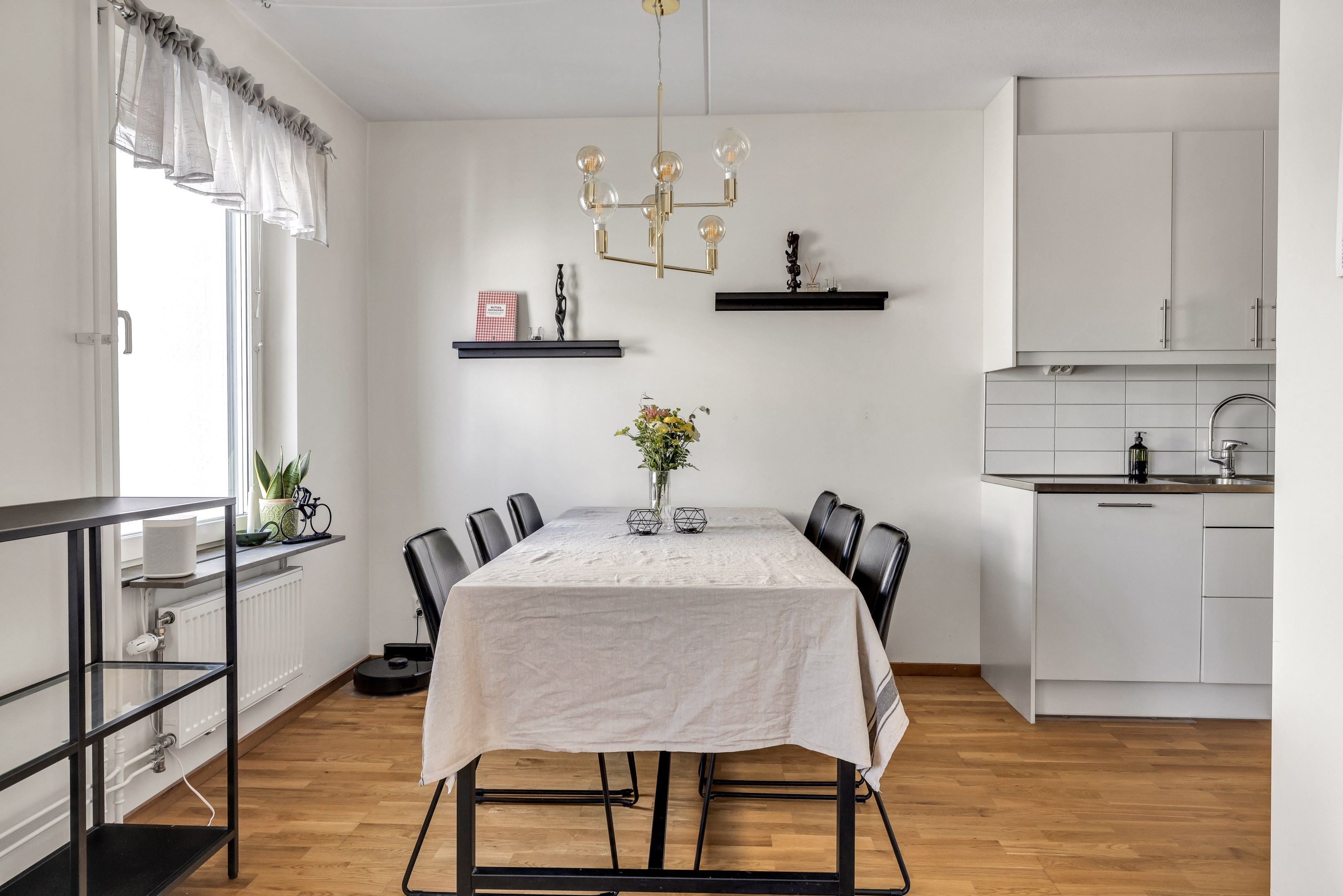 Bostadsbild från Råbyvägen 38, Såld i Kapellgärdet, Uppsala