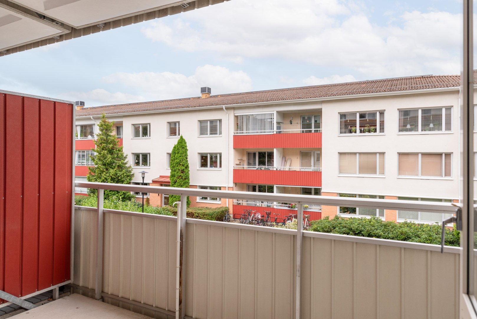 Bostadsbild från Knotavägen 23, Såld i Bjurhovda, Västerås