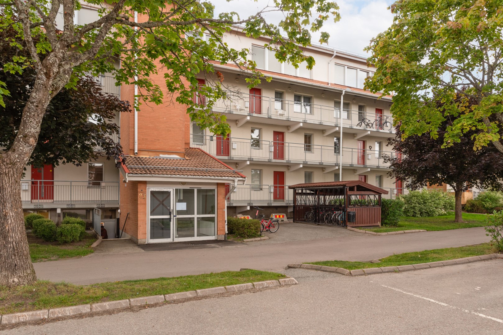 Bostadsbild från Knotavägen 23, Såld i Bjurhovda, Västerås