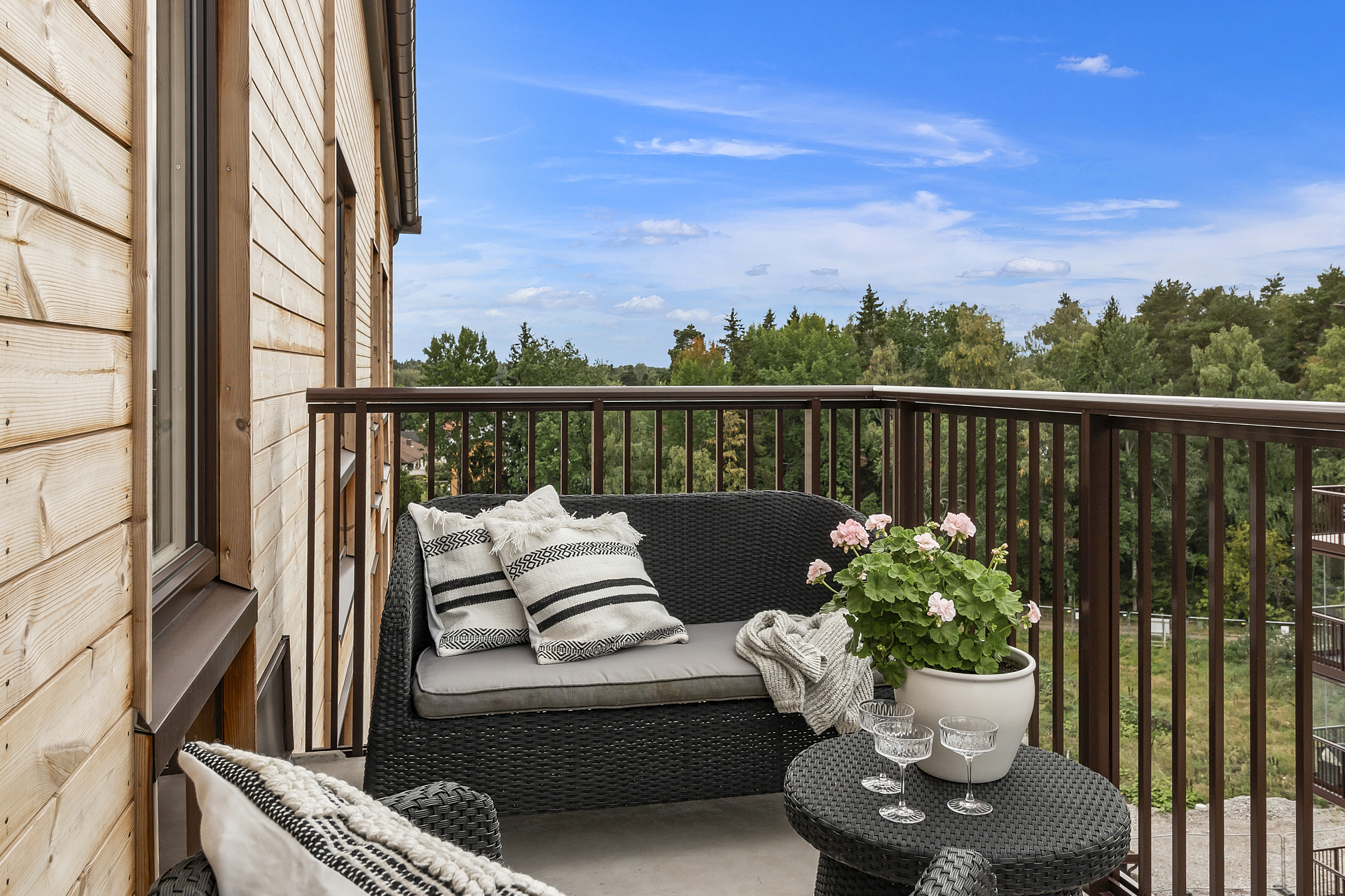 Bostadsbild från Tujagatan 9, Såld i Skiljebo, Västerås