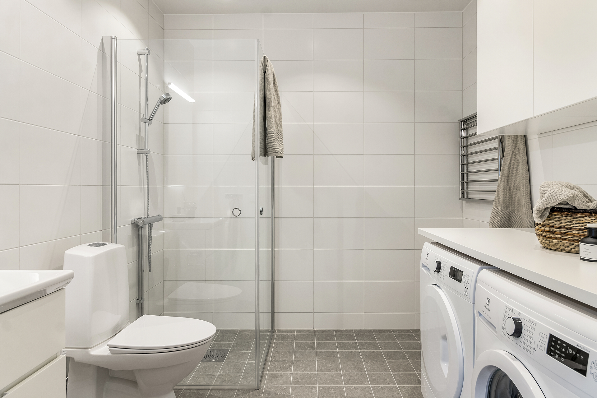 Bostadsbild från Tujagatan 9, Såld i Skiljebo, Västerås