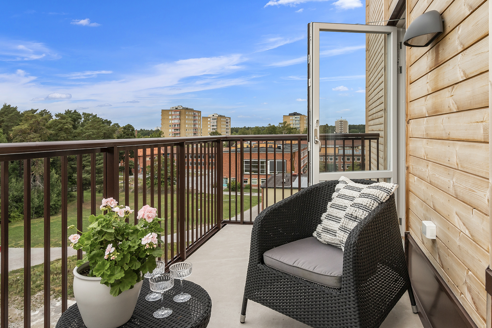 Bostadsbild från Tujagatan 9, Såld i Skiljebo, Västerås