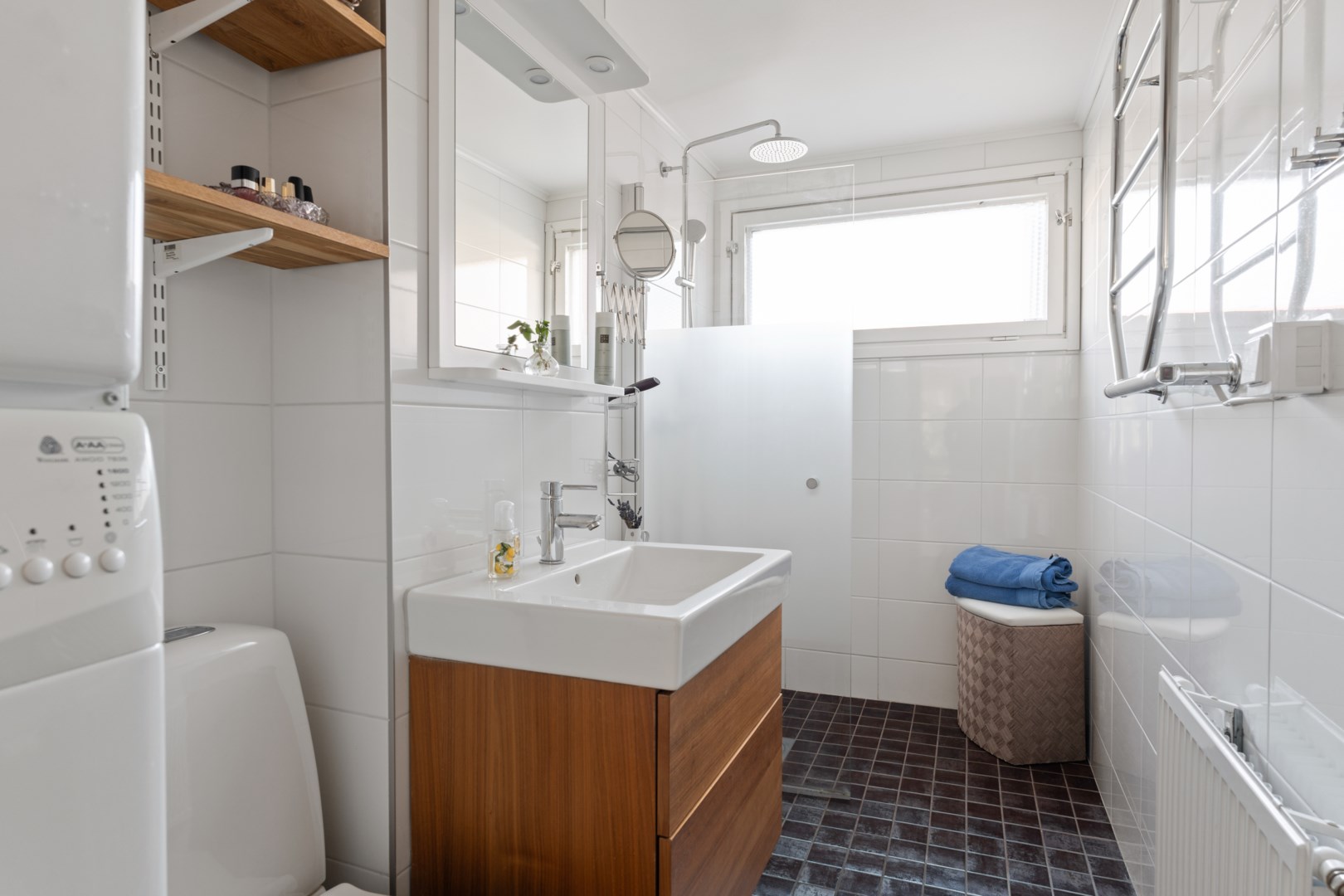 Bostadsbild från Ljuskärrsvägen 68, Såld i Ljuskärrsberget - Saltsjöbaden, Nacka