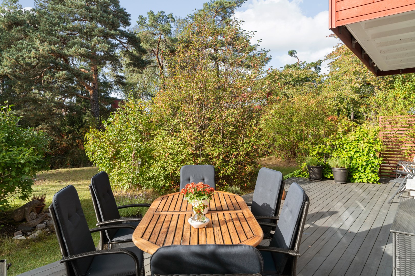 Bostadsbild från Ljuskärrsvägen 68, Såld i Ljuskärrsberget - Saltsjöbaden, Nacka