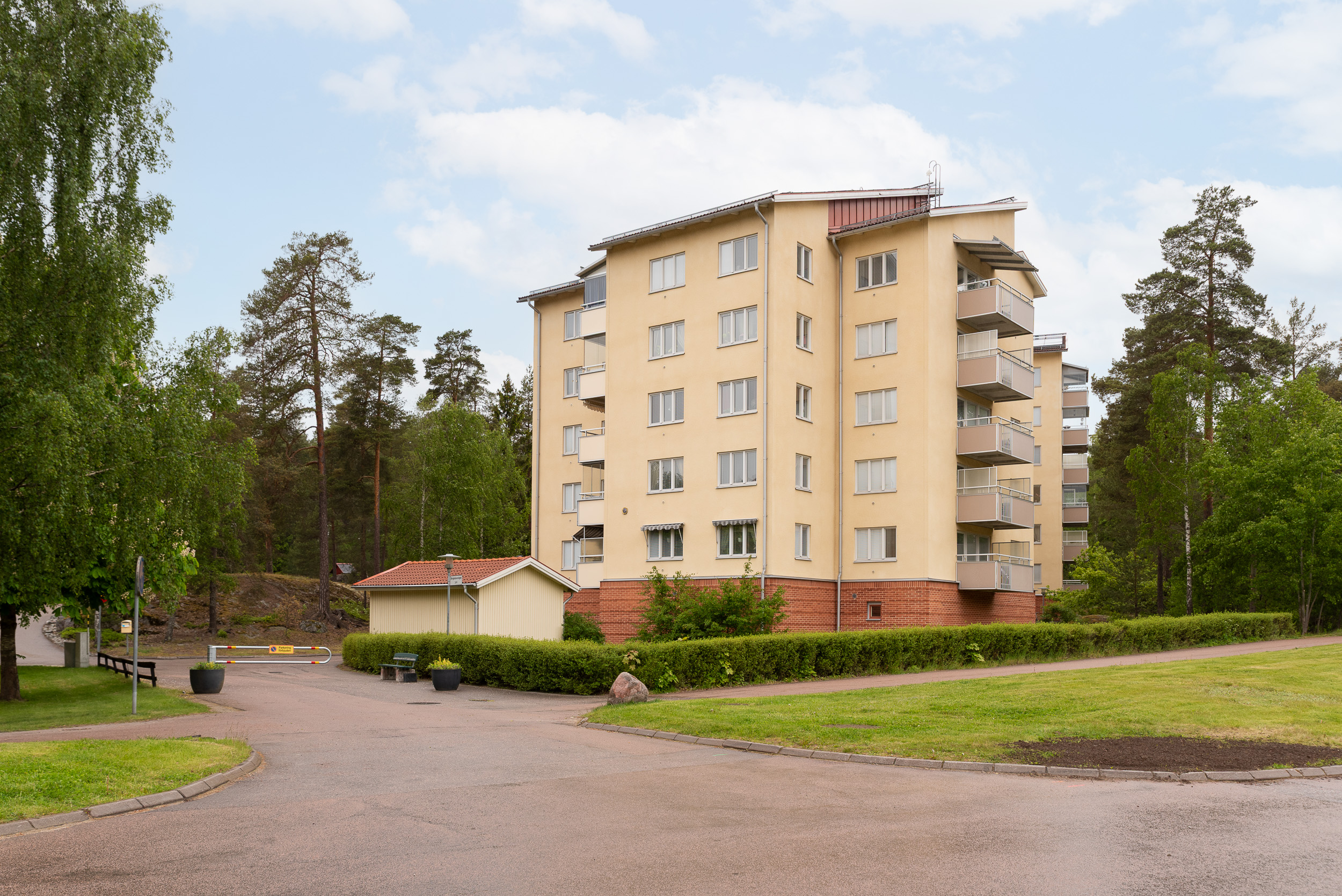 Bostadsbild från Skogsduvevägen 5, Till salu i Råby, Västerås